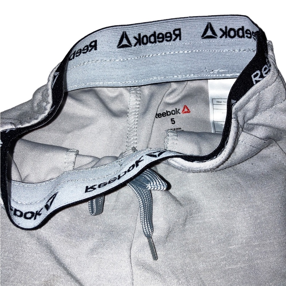 This Reebok jogging pants for boys, designed with both style&comfort in mind.